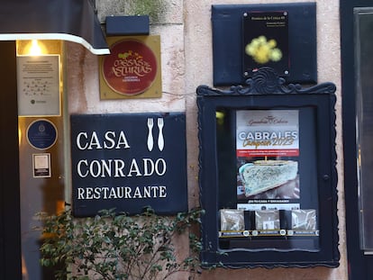 Un mítico restaurante asturiano con sus dos tenedores en el cartel