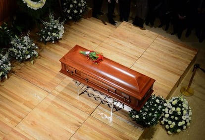 Una imagen del ataúd del escritor mexicano José Emilio Pacheco, durante su funeral.
