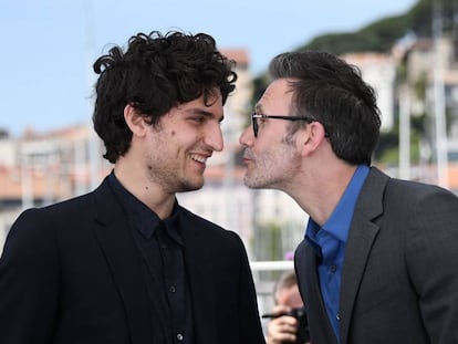 Louis Garrel (izquierda) y Michel Hazanavicius, durante la sesi&oacute;n fotogr&aacute;fica de &#039;Le Redoutable&#039; en Cannes.