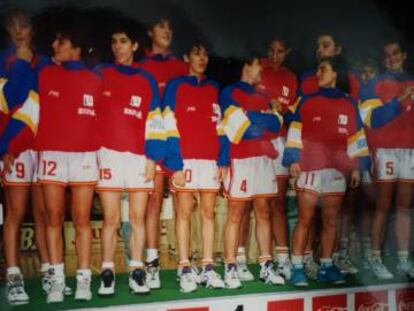 La selección española en el podio de Perugia. En la imagen, Geuer (9), Messa (12), Grande (4) y Mújica (5).