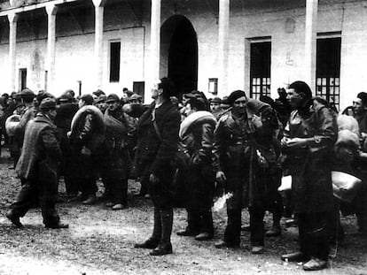 Voluntarios de las Brigadas Internacionales en el Cuartel de la Guardia Republicana en Albacete en 1936.