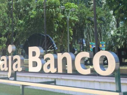 Unicaja cae con fuerza en Bolsa pese a disparar beneficios un 89%