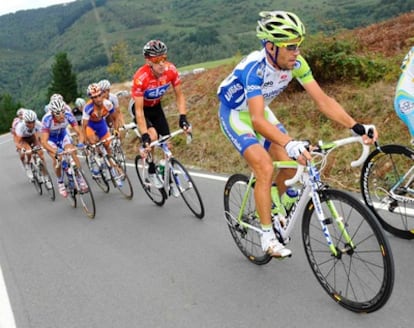 Nibali, delante de Wiggins, en la etapa de hoy.