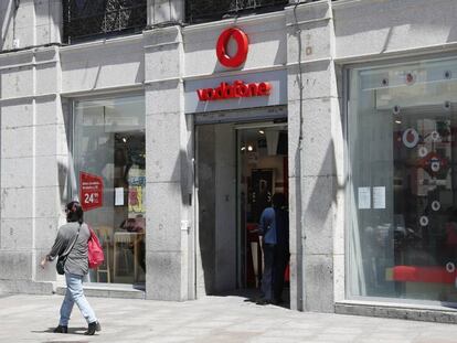 Tienda de Vodafone, en la Puerta del Sol de Madrid.