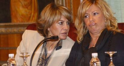 Isabel Garc&iacute;a Marcos y Marisol Yag&uuml;e, en un pleno municipal en 2005.