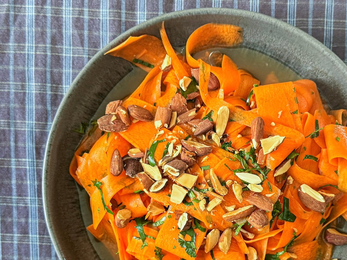 Ensalada agridulce de zanahoria y hierbas