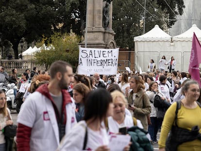 Protesta de las enfermeras de Cataluña, el martes, en plaza de Catalunya.