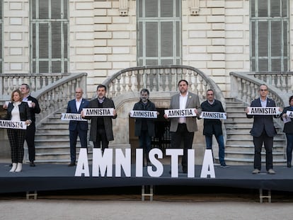 Los nueve condenados por sedición, Oriol Junqueras, Jordi Cuixart, Jordi Sànchez, Quim Forn, Carme Forcadell, Dolors Bassa, Raül Romeva, Jordi Turull y Josep Rull, en un acto el pasado 1 de febrero en el que piden la amnistía, en Barcelona.