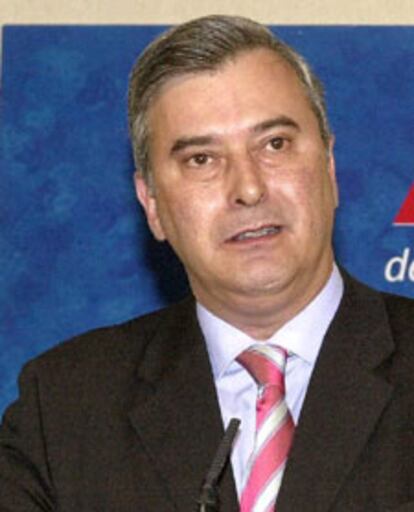 Gustavo Alcalde.