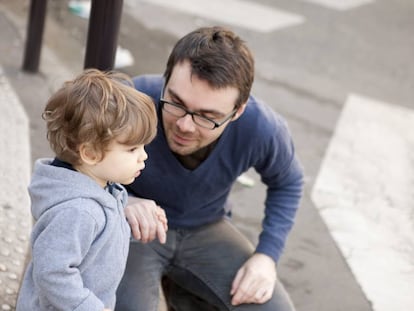 Cómo y cuándo hablarles a los niños de un atentado o un asesinato