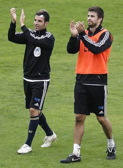 Cesc y Piqué, en un entrenamiento en Rustenburgo.