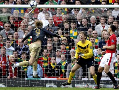 Fernando Torres cabecea a gol