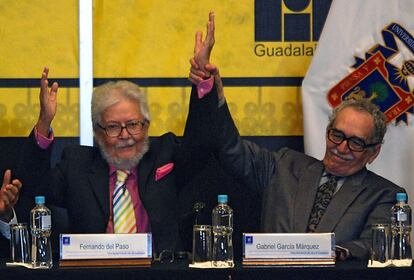 En el año 2007 en la Feria Internacional del Libro de Guadalajara compartió el estrado con el escritor colombiano Gabriel García Márquez.