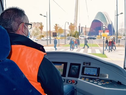 Uno de los conductores de la L10 de Metrovalencia durante la formación los pasados meses.