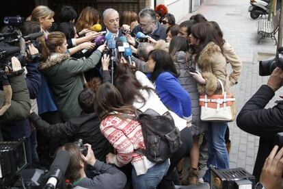 Pachi Vázquez atiende a los medios en la sede del PSOE