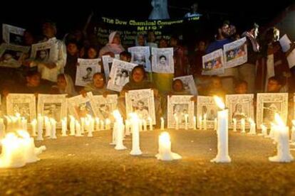 Un grupo de supervivientes y familiares de las víctimas de la tragedia conmemoran los 20 años de la tragedia.