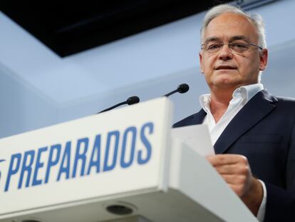 El vicesecretario de Institucional del Partido Popular, Esteban González Pons, ofrece una rueda de prensa en la sede del partido tras la reunión del Comité de Dirección, este lunes en Madrid.