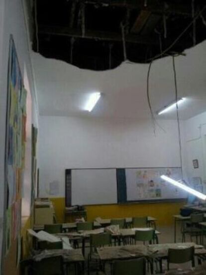 Estado en el que ha quedado una clase del colegio Luis Vives de Valencia.