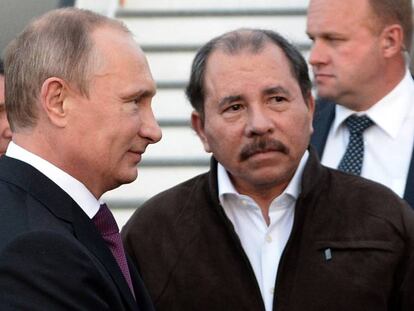 Los presidentes de Rusia, Vladimir Putin (izq) y de Nicaragua, Daniel Ortega.