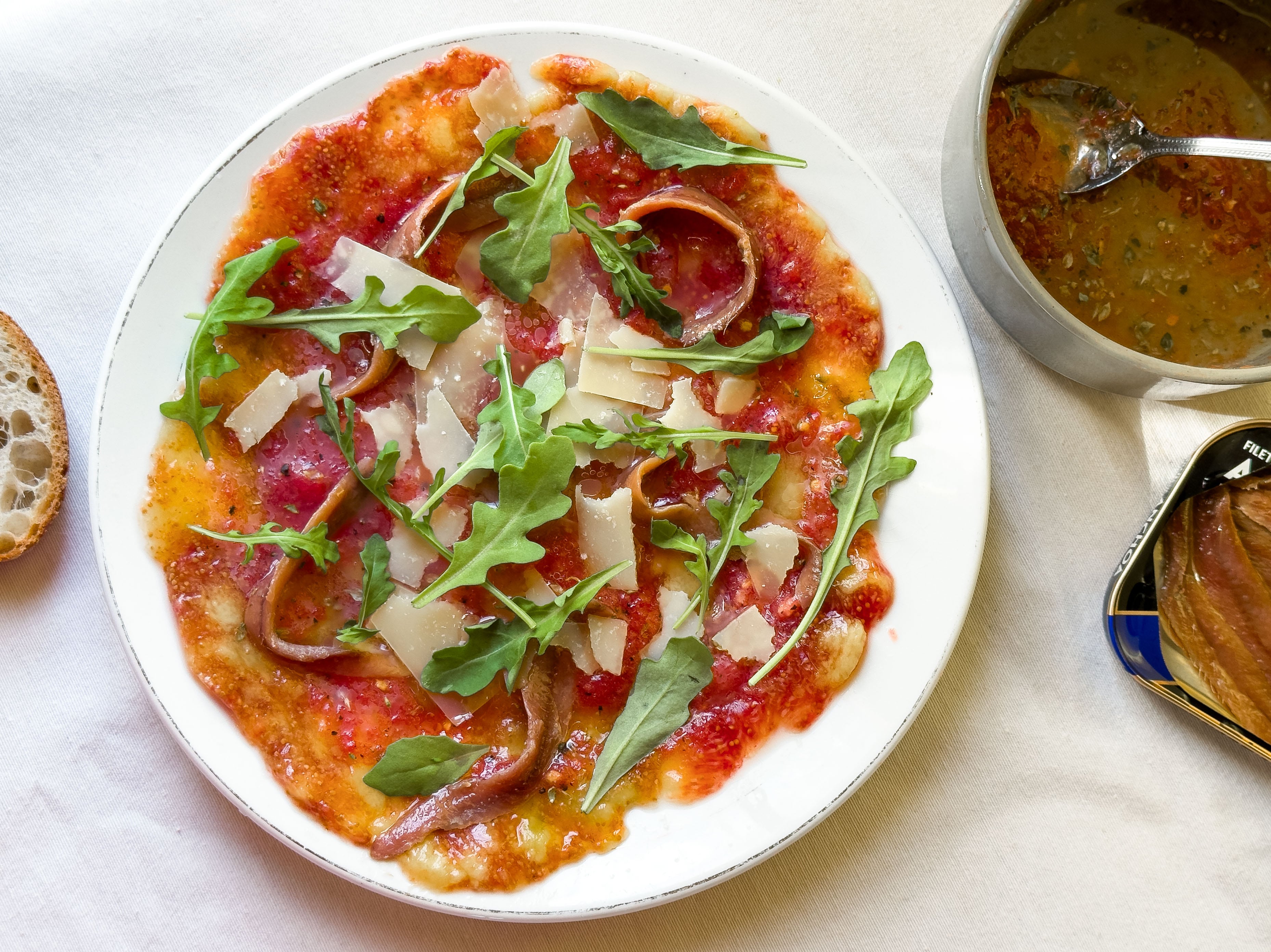 Carpaccio de higos, una receta de aperitivo que se prepara en un pispás