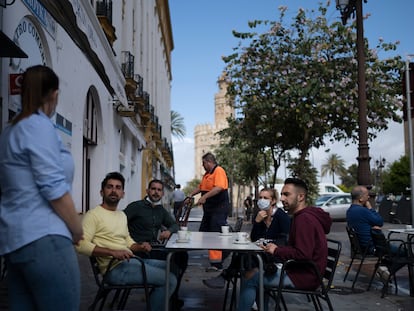 Terraza de un bar en el centro de Sevilla.