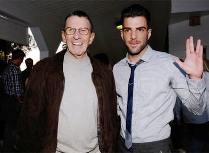 Leonard Nimoy, a la izquierda, y Zachary Quinto, los dos señores Spock de la saga <i>Star Trek.</i>