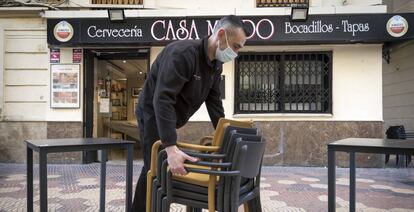 Cierre de la hostelería en Valencia, en la imagen bares del centro de la ciudad cierran sus puertas.