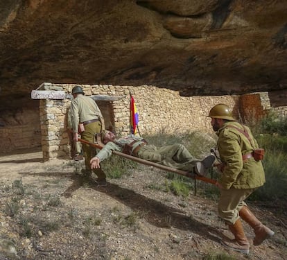 Reconstrucción de la actuación de sanitarios republicanos durante la batalla del Ebro, en la cueva de Santa Llúcia. 