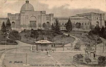 El Palacio de la Industria y de las Artes de Madrid, actual Escuela de Ingenieros, en una postal antigua.