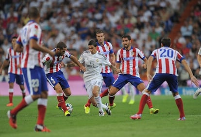 Di Mar&iacute;a, rodeado por Mario, Gabi y Ra&uacute;l Garc&iacute;a.