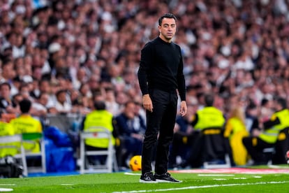 Xavi Hernández en el estadio Santiago Bernabéu, durante el último clásico frente al Real Madrid.