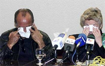 Óscar Cabezas y Julia María García, padres de Yaiza, en Santa Cruz de Tenerife.