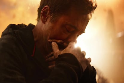 Vengadores: Infinity War – El chasquido

 

Aunque no sea el final definitivo de la saga, no deja de ser una decisión merecedora de aplauso que la franquicia más taquillera de los últimos años se atreva a concluir un filme con la derrota de sus héroes protagonistas. Un momento que forma parte ya de la cultura pop y que ha dado pie a innumerables (e hilarantes) memes. La escena completa, aquí.