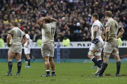 Inglaterra lamenta su derrota ante Francia en el partido de apertura del Seis Naciones.