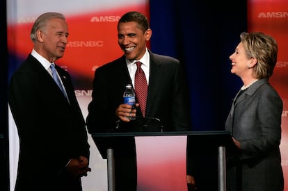 2008 年，民主黨總統候選人喬·拜登、巴拉克·歐巴馬和希拉蕊·柯林頓在南卡羅來納州舉行的第一場競選辯論前發表演說。