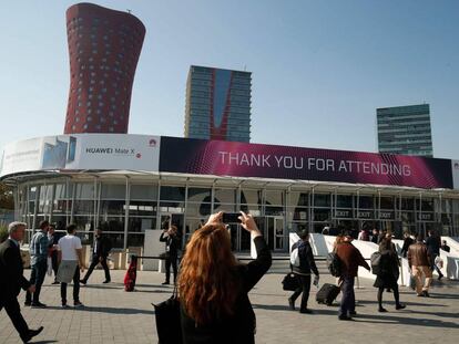Visitors to last year’s Mobile World Congress.