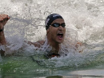 Oussama Mellouli, durante la prueba de 5 kilómetros en aguas abiertas 