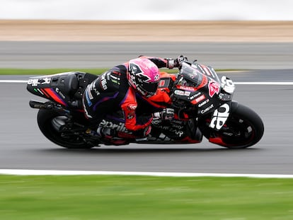 Aleix Espargaró durante el GP de Gran Bretaña, en Silverstone este domingo.