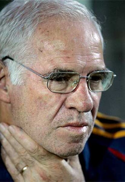 Luis Aragonés, durante el partido del miércoles en Belfast.