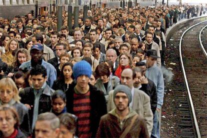 Los convocantes esperan reunir a un millón de manifestantes en las 150 marchas convocadas en todo el país. La mayoría de las grandes ciudades sufren graves alteraciones en el transporte por la movilización.