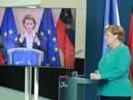 Berlin (Germany).- German Chancellor Angela Merkel (R) speaks at a media conference in Berlin, 02 July 2020. Germany took over the rotating European Council Presidency for half a year on 01 July. European Commission president Ursula von der Leyen (L, on screen) was connected to the media briefing by video conference. (Alemania) EFE/EPA/CHRISTIAN MARQUART / POOL