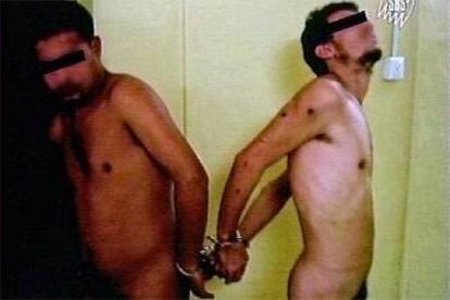 Imágenes de malos tratos a presos iraquíes de Abu Ghraib difundidas ayer por la televisión australiana SBS.