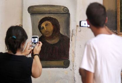 Cuadro del eccehomo tras la fallida restauración de Cecilia Giménez, en la iglesia del Santuario de la Misericordia en Borja (Zaragoza).