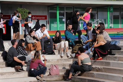 Students from the Autonomous University of Barcelona, pictured following a cyberattack that left the campus without Wi-Fi.