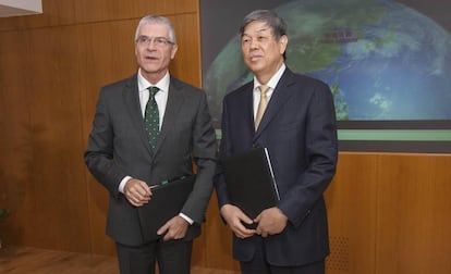 Los presidentes de Renfe y China Railway, Isaías Táboas y Lu Dongfu.