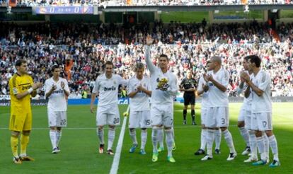 El portugués ha ofrecido al Bernabéu antes del partido la Bota de Oro que le acredita como máximo goleador de las Ligas europeas la temporada pasada.