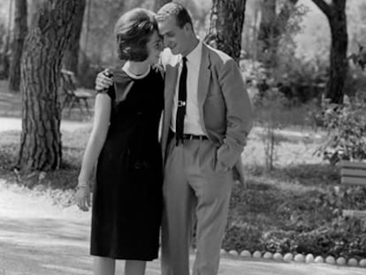 En varias ocasiones retrató el fotógrafo italiano Settimio Garritano a los entonces Príncipes de España en la Zarzuela. La cercanía que consiguió se aprecia en las escenas del paseo de la pareja, en 1964.