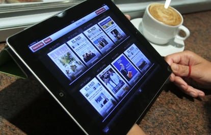 Las portadas de varios periódicos en un iPad