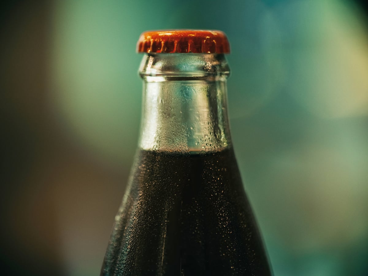 Juego interactivo: así se reutiliza la botella más famosa del bar