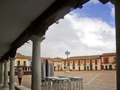 Vista de la plaza de Segovia de Navalcarnero, bajo la que el alcalde ha excavado cuevas sin permiso.